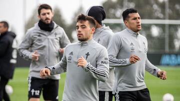 Fran Beltr&aacute;n se ejercita durante un entrenamiento junto a Jeison Murillo y Facundo Ferreyra. 