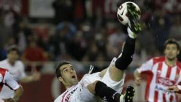 <b>SIN OPCIONES. </b>El equipo de manzano ganó cómodamente al Sporting, tras la expulsión del uruguayo Eguren.