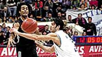 APROBADO. Attruia tuvo un debut aceptable a pesar de la derrota. Veloz y desequilibrante.