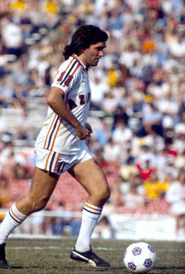 Los Angeles Aztecs (1977-1978), Fort Lauderdale Strikers (1978-1979) y San Jose Earthquakes (1980-1981).