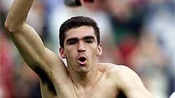 <b>FIESTA.</b> Lucio no termina de creerse que Barcelona, y más aún Real Madrid estén interesados en él.