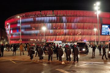 Russian hooligans cause havoc in Bilbao