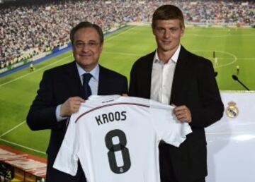 La presentación de Toni Kroos con el Real Madrid, con Florentino Perez