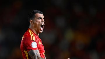 Soccer Football - UEFA Nations League - Group A4 - Spain v Denmark - Estadio Enrique Roca de Murcia, Murcia, Spain - October 12, 2024 Spain's Pedro Porro celebrates after the match REUTERS/Pablo Morano