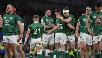 Rugby Union - Six Nations Championship - Ireland v Italy - Aviva Stadium, Dublin, Ireland - February 27, 2022 Ireland's Michael Lowry, Garry Ringrose and Craig Casey celebrate after the match with teammates REUTERS/Clodagh Kilcoyne