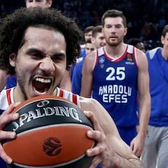 Larkin seguirá en Turquía un año más si la NBA no lo impide