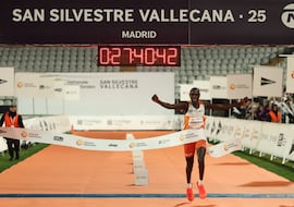 El heredero Kamworor homenajea e ilumina Vallecas