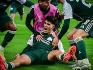 Vicente Taborda’s late penalty secured a victory for Panathinaikos against Real Betis after both teams were reduced to 10 men.