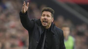 Simeone en el encuentro entre el Athletic y el Atl&eacute;tico de Madrid en San Mam&eacute;s.