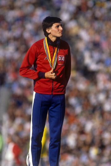 Sebastian Coe recibiendo la medalla de oro en 1.500 en los JJOO de Mosc¨²