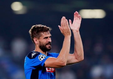 El que fuese campe車n del Mundo con Espa?a en 2010 fich車 por el SSC Napoli en 2019 procedente del Tottenham Hotspur. En el conjunto del sur de Italia disput車 29 partidos anotando 4 goles.