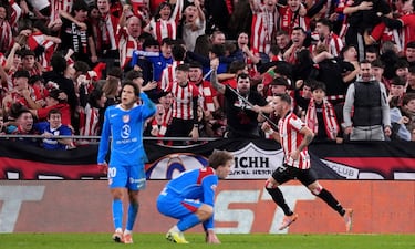 1-0. Alejandro Berenguer celebra el primer tanto.
