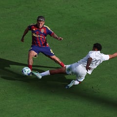 Diego Luna tumba al Chucky Lozano