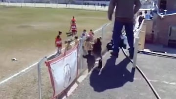 ¡Fuertes imágenes! Tremenda pelea en el fútbol femenil
