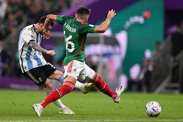 Héctor Herrera en el gol de Messi en el partido contra Argentina de la Copa del Mundo. Pudo haber sido su último juego en mundiales del mexicano.