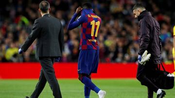 FILE PHOTO: Soccer Football - Champions League - Group F - FC Barcelona v Borussia Dortmund - Camp Nou, Barcelona, Spain - November 27, 2019  Barcelona&#039;s Ousmane Dembele leaves the pitch after sustaining an injury    REUTERS/Albert Gea/File Photo