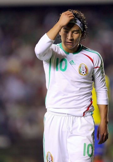 César Villaluz fue uno de los grandes prospectos del futbol mexicano. 'El Duende' fue campeón sub-17 con la 'generación dorada' y encontró regularidad con Cruz Azul. Para el preolímpico se tenían grandes expectativas del desempeño de Villaluz, pero este, al igual que sus compañeros de la línea ofensiva, fueron los más criticados por sus fallas.