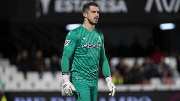 10-12-24. RUBÉN YÁÑEZ SE RETIRA AL VESTUARIO TRAS SERE EXPULSADO EN EL SPORTING-CARTAGENA.