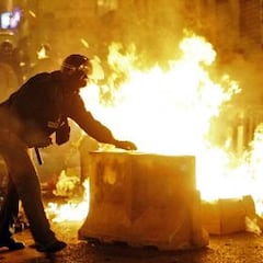 Una docena de heridos y medio centenar de coches destrozados tras la victoria de Egipto