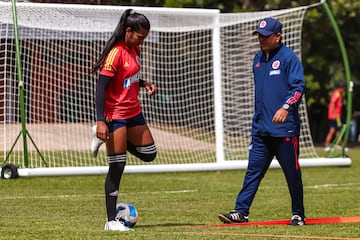 La Selección Colombia Femenina dejó atrás la celebración por clasificar al Mundial y los Juegos Olímpicos y se enfoca en la final de la Copa América ante Brasil este sábado en el Alfonso López de Bucaramanga.