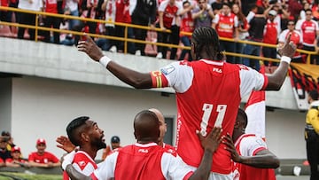 Hugo Rodallega celebra un gol con Santa Fe