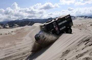 Undécima etapa entre Belén, Fiambalá y Chilecito. El piloto argentino Federico Villagra con Iveco.