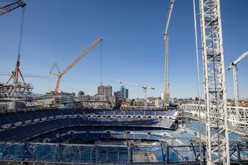 Así avanzan las obras remodelación y modernización del Santiago Bernabéu. Ni las lluvias de elevada intensidad caídas en la capital ni los efectos de la DANA climatológica que están afectando a toda España han frenado el ritmo de las obras cuya finalización está prevista para principio del mes de octubre de 2022, aunque es factible que la finalización de la reforma finalice unos meses antes de lo previsto.