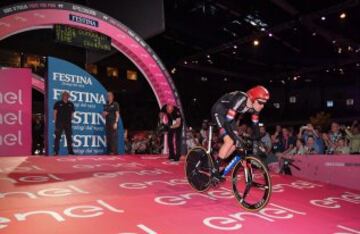 El ciclista holandés Tom Dumoulin del equipo Giant-Alpecin a la salida de la primera etapa, una contrarreloj individual de 9,8 km, del Giro de Italia.