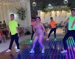 Chambelán saca sus mejores pasos en fiesta de XV años de Guanajuato