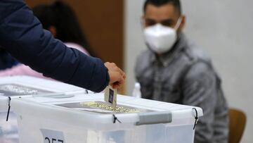 El Servel ha informado de todo el proceso y cómo será la votación del Plebiscito que se desarrolla en este momento. Acá te detallamos cómo se distribuirán las papeletas de votación.