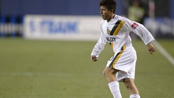 El salvadoreño estuvo de 1996 a 2004 jugando para LA Galaxy. Con ellos ganó una US Open, una liga y una Supporter's Shield.