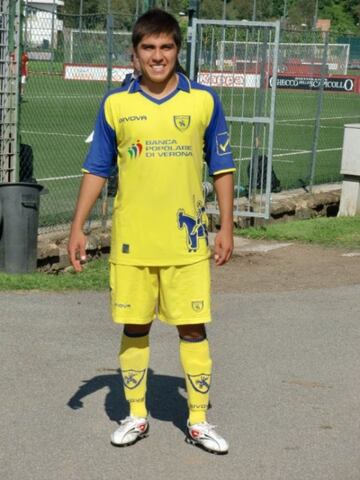 Con sólo 18 años partió al Chievo Verona. Pasó por Triestina y volvió al país para jugar en la B con San Luis. Renació en la UC y es parte de la Roja.