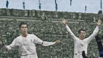 <b>PENALTI.</b> Cabrera, Pahíño y Molowny reclaman un penalti ante el Valladolid en la 1950-51. Molowny lo marcó y el Madrid ganó 2-1.