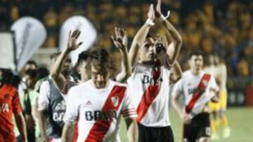 Jugadores de River Plate se despiden del Estadio Universitario