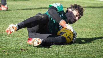 Cristian Álvarez, en un entrenamiento del Real Zaragoza.