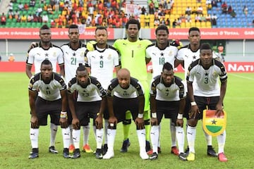 Ghana's squad pose for a group picture ahead of the 2017 Africa Cup of Nations group D football match between Ghana and Uganda in Port-Gentil on January 17, 2017.