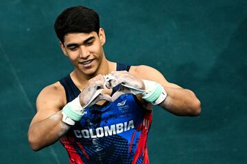 El gimnasta colombiano logró la medalla de plata en la prueba de barra fija de los Juegos Olímpicos de París 2024 tras lograr una clasificación de 14.533, misma puntuación del japonés Shinnosuke Oka que fue oro gracias a su ejecución.  