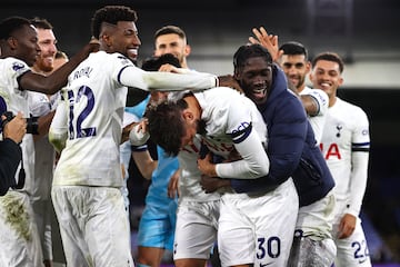 El equipo de Londres, Inglaterra, fue el primer club de fútbol del mundo en pisar el parqué bursátil, lo hizo en 1983 en la bolsa de Londres, donde sigue actualmente. 