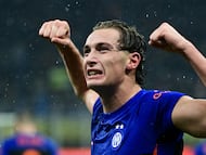 Esposito celebra su gol.