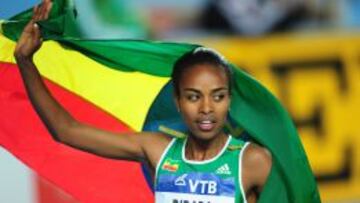 La mediofondista et&iacute;ope Genzebe Dibaba, nueva plusmarquista de los 1.500 metros en pista cubierta. 