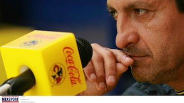 SOCCER
CLAUSURA 2009
ENTRENAMIENTO AMERICA
MEXSPORT DIGITAL IMAGE
04 February 2009: Action photo of Ramon Angel Diaz of America, after a training session o the Clausura 2009./Foto de accion de Ramon Angel Diaz del America, despues de una sesion de entrenamiento del Clausura 2009. MEXSPORT/OSVALDO AGUILAR