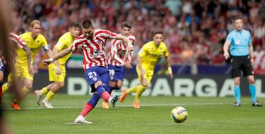4-0. Yannick Carrasco marca de penalti el cuarto gol. El belga lanza potente y raso al palo derecho de Ledesma.