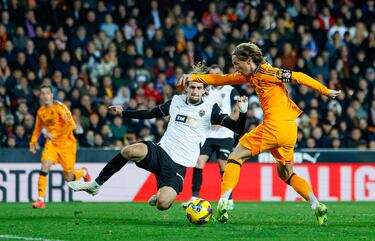1-1. Gran recuperación de Brahim Díaz que sirve para Jude Bellingham, el ingés asiste a Luka Modric y define con la pierna izquierda para superar a Dimitrievski.