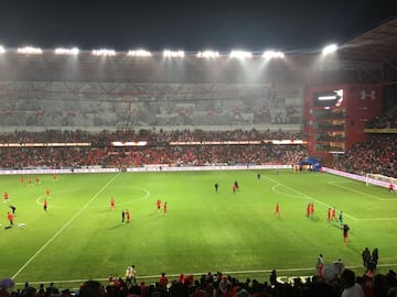 Así se vivió el encuentro entre los Diablos Rojos y los colchoneros en el Estadio Nemesio Diez con motivo al centenario de los escarlatas.