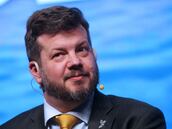 Johannes Kaiser sorprende y ficha a una figura televisiva para su campaña