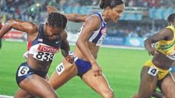 <b>ANSIA. </b>Lauryn Williams se tiró hacia la línea de meta superando a Arron (calle 5) y Campbell (calle 4).