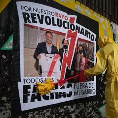 La afición del Rayo protesta por la presencia de VOX en el palco
