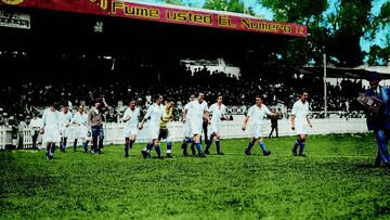 El Madrid, saltando al césped antes de medirse al España azteca, al que ganó 8-2.