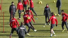 Courtois sufre una elongación y no entra en la convocatoria