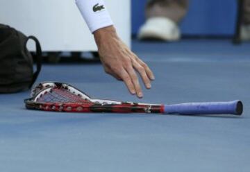 Así dejó John Isner su raqueta.